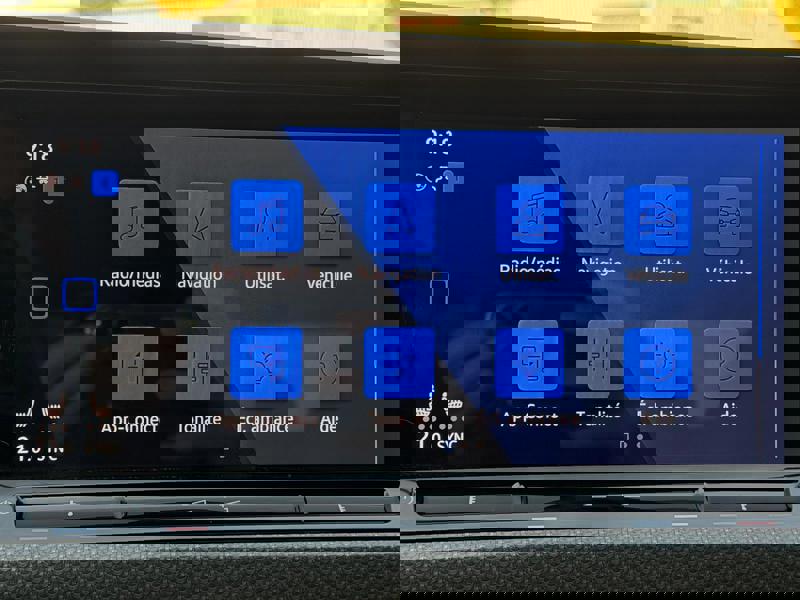 Image Volkswagen 潇晬嘠䥉⁉敂汲湩⁥䌨ㅄ⠩㈱㈮㄰ 1.5 eTSI 150 R-Line DSG7 Full leds GPS Carplay Radar AV/AR Sièges chauffants ACC Clim auto Gtie 1 an